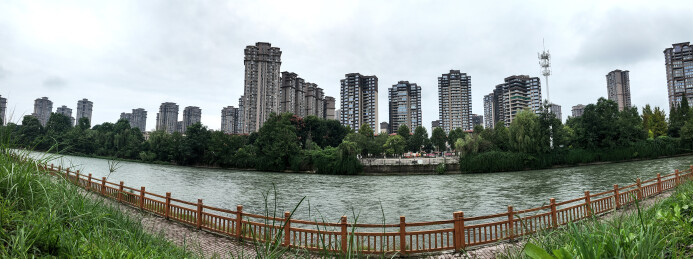 成都温江区江安河绿道建筑风光全景图