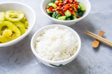 中式素食减肥餐-拍黄瓜和炒青番茄配米饭