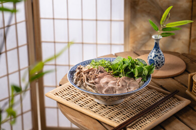 青花竹韵面馆的牛肉毛肚双拼米粉