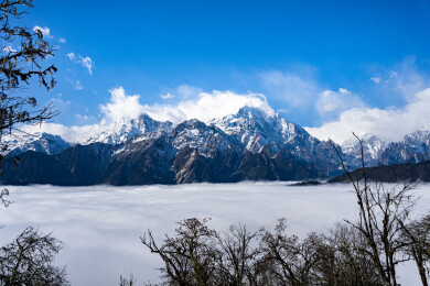 龙华山眺望贡嘎雪山云海