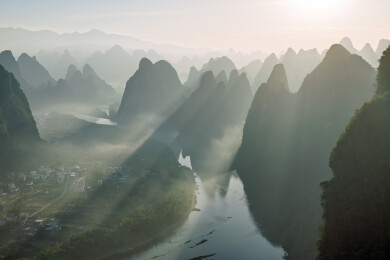 中国广西省桂林市阳朔县相公山日出风景