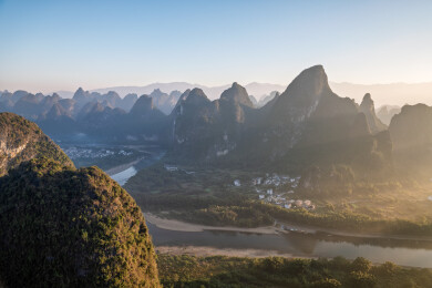 中国广西省桂林市阳朔县相公山日出风景