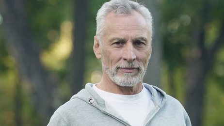 oldmanlaughingportraitchinesemanlaughingandhappyinpark