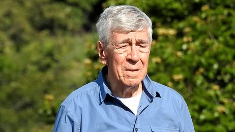 oldmanlaughingportraitchinesemanlaughingandhappyinpark