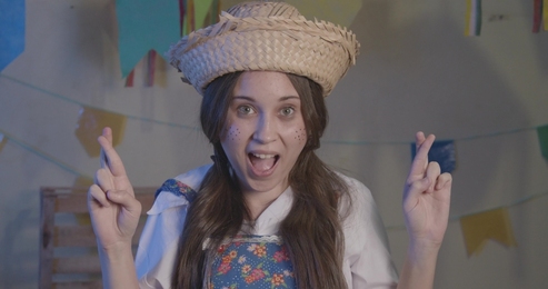 womanholdingvintagealarmclockonbluescreenchromakeyvideoforthe