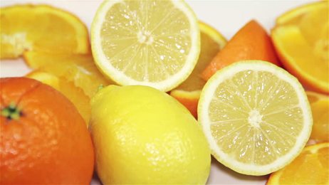 juiceorangelemonkiwipouredintoglass