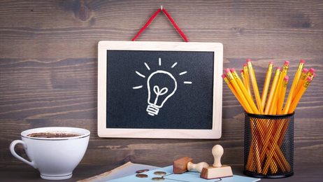 lamp drawn by a finger on sand sand painting _站酷海洛_正版图片