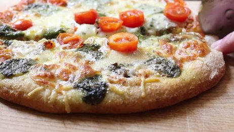 closeuphandtakessliceofhotnicetastyitalianpizzafromwoodenplate